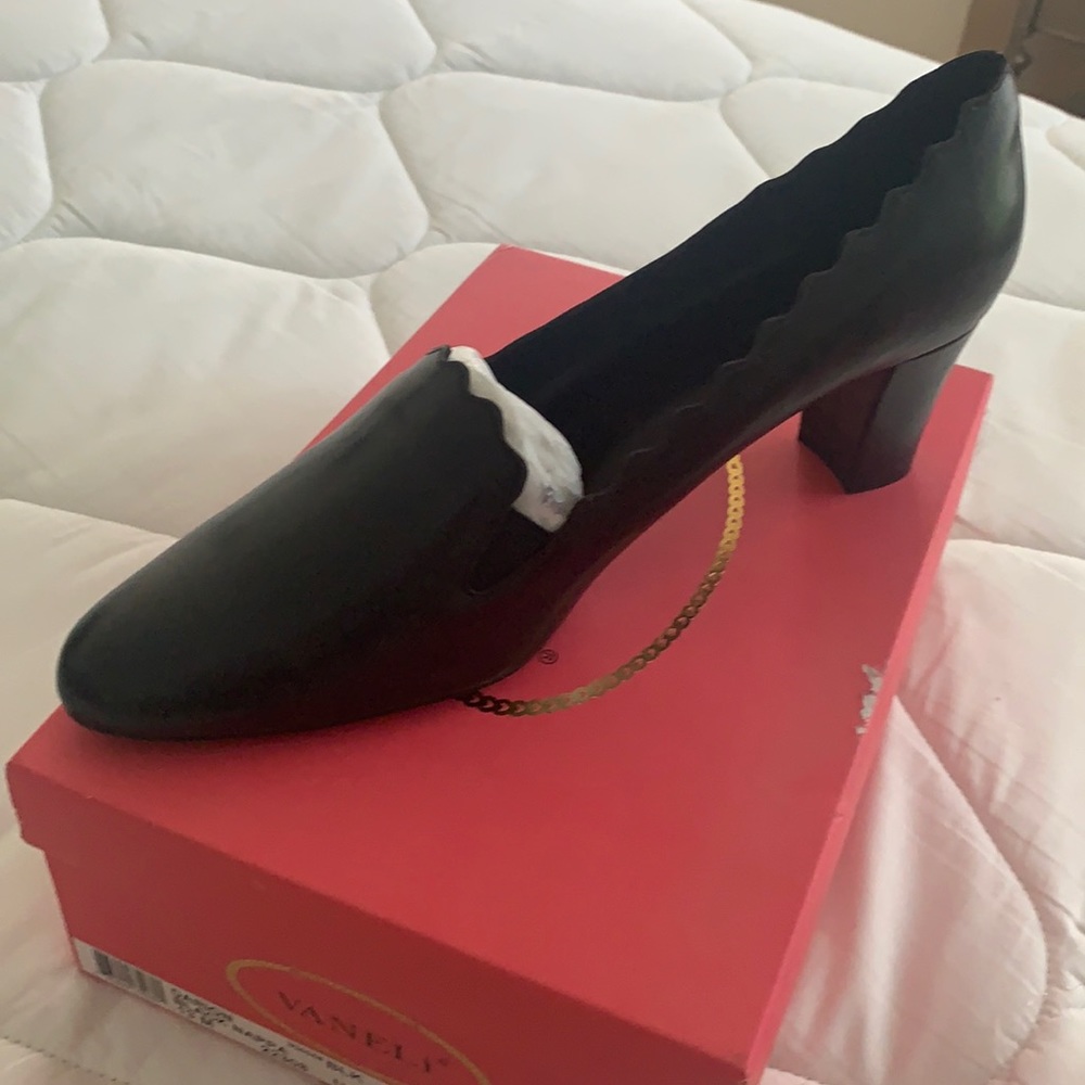 Vaneli Darion leather pump Women’s size 13 new